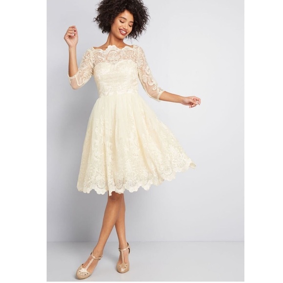 Chi Chi London | Gilded Grace Lace Dress Size 4 - Picture 3 of 9